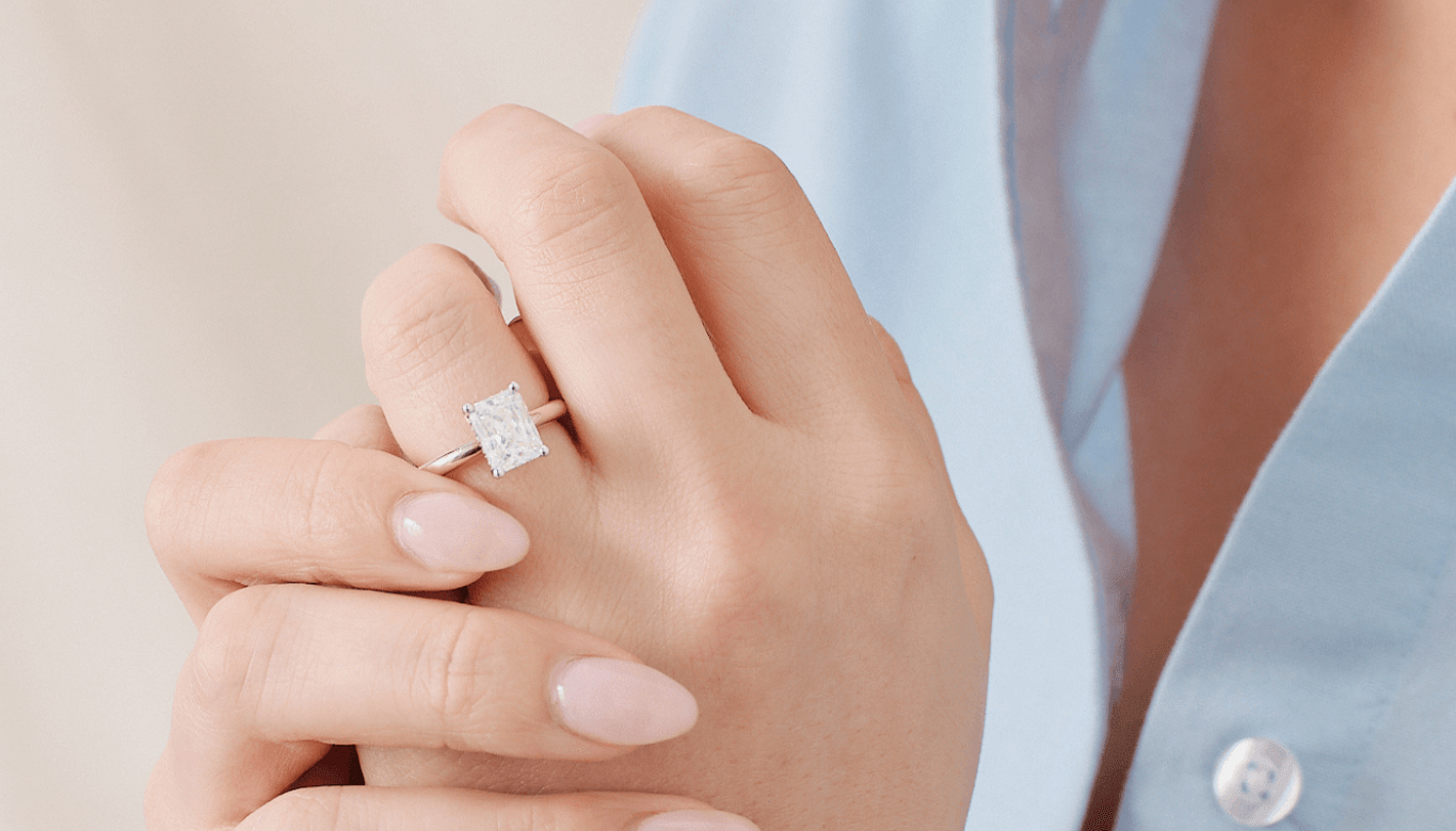 What Colour Jewellery Suits Me? How to Choose by Skin Tone, Hair & Eye Colour